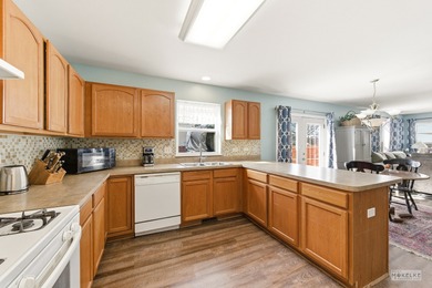 Open & spacious 3 BR/2.1 BA home w/loft located in the desirable on Carillon Lakes 3 Hole Course in Illinois - for sale on GolfHomes.com, golf home, golf lot