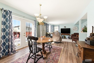 Open & spacious 3 BR/2.1 BA home w/loft located in the desirable on Carillon Lakes 3 Hole Course in Illinois - for sale on GolfHomes.com, golf home, golf lot