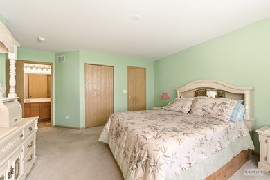 Open & spacious 3 BR/2.1 BA home w/loft located in the desirable on Carillon Lakes 3 Hole Course in Illinois - for sale on GolfHomes.com, golf home, golf lot