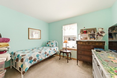 Open & spacious 3 BR/2.1 BA home w/loft located in the desirable on Carillon Lakes 3 Hole Course in Illinois - for sale on GolfHomes.com, golf home, golf lot