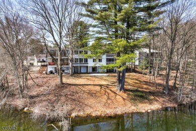 Beautifully Renovated Lakefront Townhome!This fully updated on High Point Golf Club in New Jersey - for sale on GolfHomes.com, golf home, golf lot