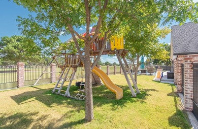 Stunning 4 bed, 3 bath home on the golf course with sweeping on Green Tree Country Club in Texas - for sale on GolfHomes.com, golf home, golf lot