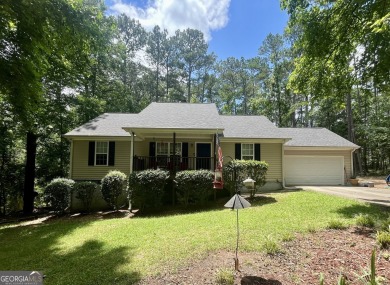 Clean well-maintained move-in ready 3/2 ranch home with 2-car on Turtle Cove Golf Course in Georgia - for sale on GolfHomes.com, golf home, golf lot