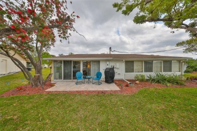 YOUR PERFECT RETREAT AWAITS! Step into this move-in-ready on Kings Point Executive Golf Course in Florida - for sale on GolfHomes.com, golf home, golf lot