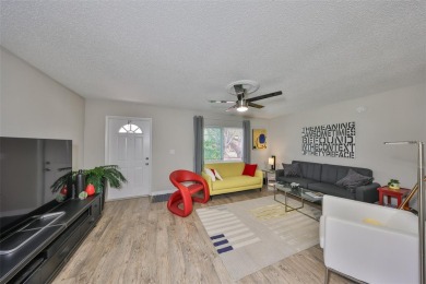 YOUR PERFECT RETREAT AWAITS! Step into this move-in-ready on Kings Point Executive Golf Course in Florida - for sale on GolfHomes.com, golf home, golf lot