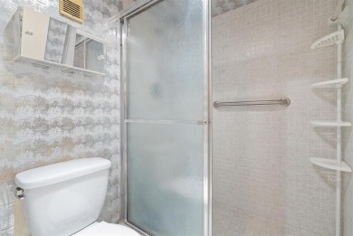 Welcome to this beautifully maintained 2Beds, 2Baths penthouse on  in Florida - for sale on GolfHomes.com, golf home, golf lot