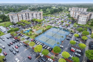 Welcome to this beautifully maintained 2Beds, 2Baths penthouse on  in Florida - for sale on GolfHomes.com, golf home, golf lot