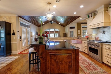 Stunning golf course home in the highly desirable Highlands on Highland Oaks Golf Course in Alabama - for sale on GolfHomes.com, golf home, golf lot