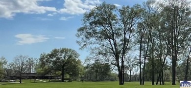 This Beautiful Salt Block 3-4 bedroom, 2.5 bath home in a on Hulman Links Golf Course in Indiana - for sale on GolfHomes.com, golf home, golf lot