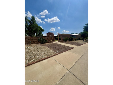 Welcome to this charming 2-bedroom, 2-bathroom home featuring a on Sun City-Willow Creek / Willow Brook  in Arizona - for sale on GolfHomes.com, golf home, golf lot