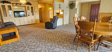 Furnished, spacious 2 bedroom 2 bath home in 55 + Resort style on Zephyrhills Municipal Golf Course in Florida - for sale on GolfHomes.com, golf home, golf lot