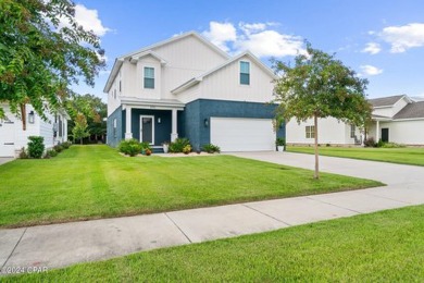 Relax and unwind while watching sunsets from your charming front on Holiday Golf Club in Florida - for sale on GolfHomes.com, golf home, golf lot