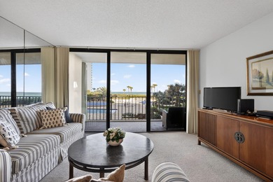 Turn this condo into your own coastal haven.This 2 bedroom / 2 on Jupiter Dunes Golf Course in Florida - for sale on GolfHomes.com, golf home, golf lot