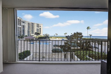 Turn this condo into your own coastal haven. This 2 bedroom / 2 on Jupiter Dunes Golf Course in Florida - for sale on GolfHomes.com, golf home, golf lot