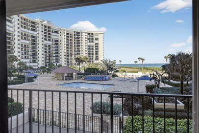 Turn this condo into your own coastal haven. This 2 bedroom / 2 on Jupiter Dunes Golf Course in Florida - for sale on GolfHomes.com, golf home, golf lot