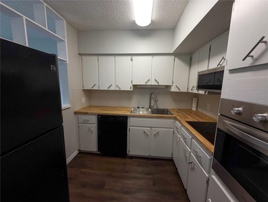 Cozy, updated, and ready for you! This inviting 1 bedroom, 1 on On Top Of The World Golf Course in Florida - for sale on GolfHomes.com, golf home, golf lot