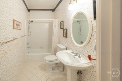 Beautiful stucco home in The Landings! Featuring 4 bedrooms on The Landings Club - Oakridge in Georgia - for sale on GolfHomes.com, golf home, golf lot