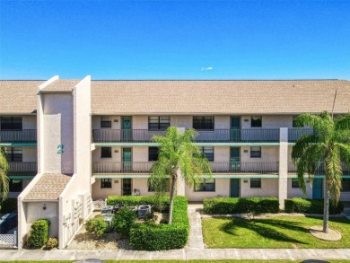 Pride of ownership shows in this well- kept MOVE-IN READY second on Kingsway Country Club in Florida - for sale on GolfHomes.com, golf home, golf lot