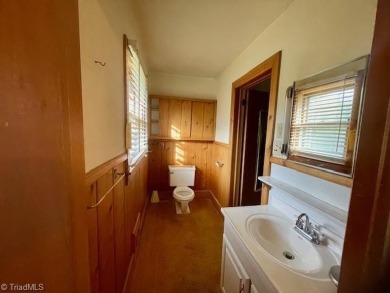 Wonderful location near Lexington Golf Course and Country Club! on Lexington Golf Club in North Carolina - for sale on GolfHomes.com, golf home, golf lot