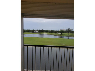 Corner unit, 2 bedroom 2 full baths, updated. Open kitchen, nice on Grande Oaks Golf Club in Florida - for sale on GolfHomes.com, golf home, golf lot