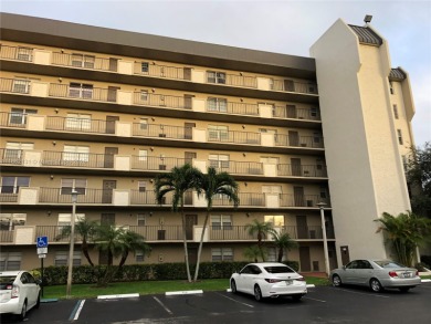 Corner unit, 2 bedroom 2 full baths, updated. Open kitchen, nice on Grande Oaks Golf Club in Florida - for sale on GolfHomes.com, golf home, golf lot