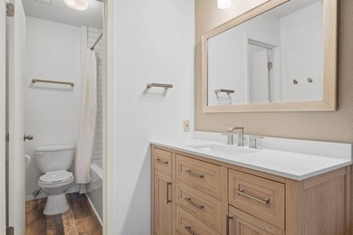 Beautifully maintained 3-bedroom, 2-bath golf course condo on Slick Rock Golf Course - Horseshoe Bay in Texas - for sale on GolfHomes.com, golf home, golf lot