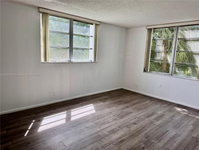 Corner unit, 2 bedroom 2 full baths, updated. Open kitchen, nice on Grande Oaks Golf Club in Florida - for sale on GolfHomes.com, golf home, golf lot