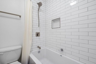 Beautifully maintained 3-bedroom, 2-bath golf course condo on Slick Rock Golf Course - Horseshoe Bay in Texas - for sale on GolfHomes.com, golf home, golf lot