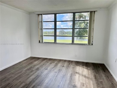Corner unit, 2 bedroom 2 full baths, updated. Open kitchen, nice on Grande Oaks Golf Club in Florida - for sale on GolfHomes.com, golf home, golf lot