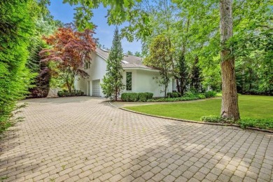 Featuring 4 bedrooms, 5.5 baths, large eat-in kitchen, separate on Westhampton Country Club in New York - for sale on GolfHomes.com, golf home, golf lot