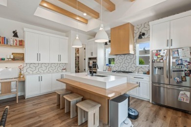 Beautiful custom home in the desirable Dunes subdivision. Built on Sand Hollow Golf Resort in Utah - for sale on GolfHomes.com, golf home, golf lot