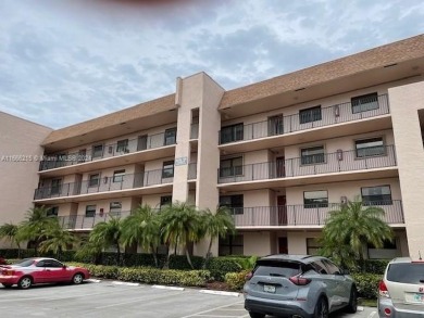 BEAUTIFULLY MAINTAINED 2 BED/2 BATH CONDO LOCATED IN THE SERENE on Sunrise Lakes Phase IV Golf Course in Florida - for sale on GolfHomes.com, golf home, golf lot