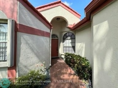 ****  BEAUTIFUL SPACIOUS VILLA OVERLOOKING THE LAKE IN on Gleneagles Golf and Country Club in Florida - for sale on GolfHomes.com, golf home, golf lot