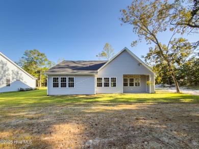 This NEW CONSTRUCTION, single level CRAFTSMAN style home is on Oyster Bay Golf Links in North Carolina - for sale on GolfHomes.com, golf home, golf lot