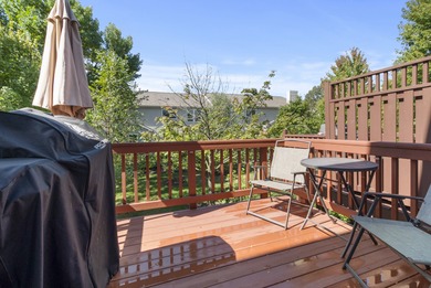 BEAUTIFUL, WELL-MAINTAINED, 3 bed, 2.5 bath two-story townhome on Seven Bridges Golf Club in Illinois - for sale on GolfHomes.com, golf home, golf lot