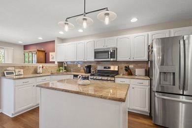 BEAUTIFUL, WELL-MAINTAINED, 3 bed, 2.5 bath two-story townhome on Seven Bridges Golf Club in Illinois - for sale on GolfHomes.com, golf home, golf lot