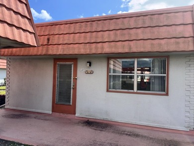 Corner 2/2 Villa, no one above or below you. Light & bright on Kings Point Golf -Flanders Way in Florida - for sale on GolfHomes.com, golf home, golf lot