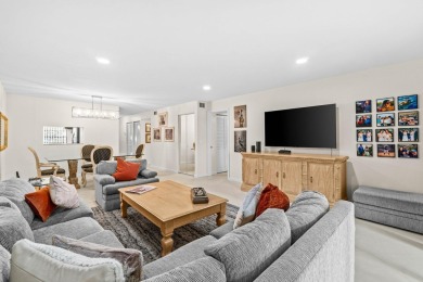 First Floor Unit - Priced to Sell! Enjoy a screened porch with on Hunters Run Golf and Country Club in Florida - for sale on GolfHomes.com, golf home, golf lot