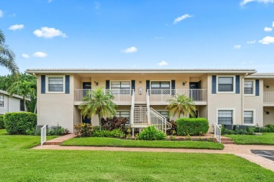 First Floor Unit - Priced to Sell! Enjoy a screened porch with on Hunters Run Golf and Country Club in Florida - for sale on GolfHomes.com, golf home, golf lot