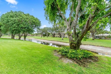 First Floor Unit - Priced to Sell! Enjoy a screened porch with on Hunters Run Golf and Country Club in Florida - for sale on GolfHomes.com, golf home, golf lot
