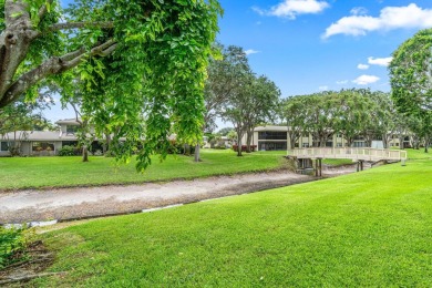 First Floor Unit - Priced to Sell! Enjoy a screened porch with on Hunters Run Golf and Country Club in Florida - for sale on GolfHomes.com, golf home, golf lot