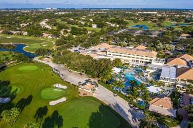 First Floor Unit - Priced to Sell! Enjoy a screened porch with on Hunters Run Golf and Country Club in Florida - for sale on GolfHomes.com, golf home, golf lot