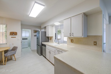 What a bright, cheery deceptively large home in beautiful Sun on Sun City Country Club in Arizona - for sale on GolfHomes.com, golf home, golf lot