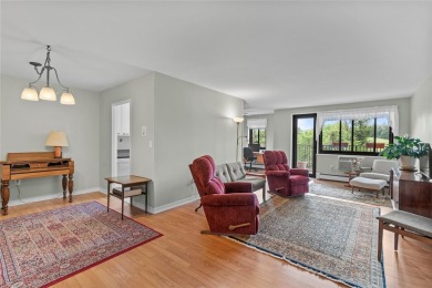Commuter's Dream! 2 bedrooms, 2 bathrooms with terrace and golf on Scarsdale Golf Club in New York - for sale on GolfHomes.com, golf home, golf lot