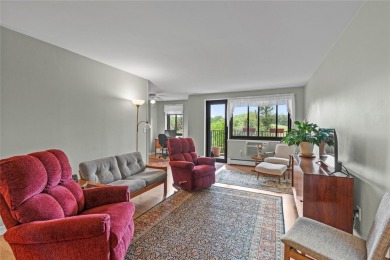 Commuter's Dream! 2 bedrooms, 2 bathrooms with terrace and golf on Scarsdale Golf Club in New York - for sale on GolfHomes.com, golf home, golf lot