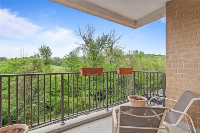 Commuter's Dream! 2 bedrooms, 2 bathrooms with terrace and golf on Scarsdale Golf Club in New York - for sale on GolfHomes.com, golf home, golf lot
