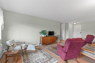 Commuter's Dream! 2 bedrooms, 2 bathrooms with terrace and golf on Scarsdale Golf Club in New York - for sale on GolfHomes.com, golf home, golf lot