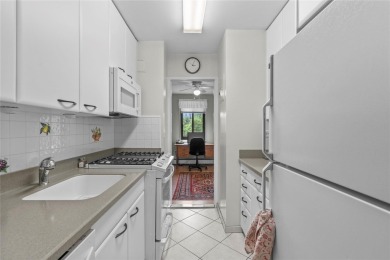 Commuter's Dream! 2 bedrooms, 2 bathrooms with terrace and golf on Scarsdale Golf Club in New York - for sale on GolfHomes.com, golf home, golf lot