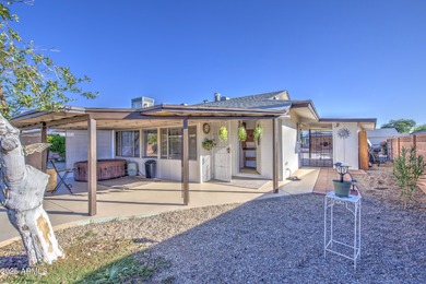 What a bright, cheery deceptively large home in beautiful Sun on Sun City Country Club in Arizona - for sale on GolfHomes.com, golf home, golf lot