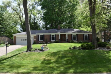 Welcome to 1118 Lindy Lane Ave SW in North Canton!  This on Fairways of North Canton in Ohio - for sale on GolfHomes.com, golf home, golf lot